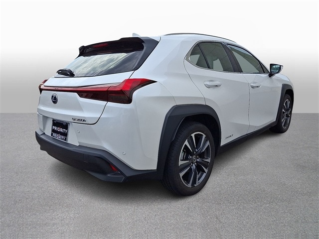 Thumbnail: 2021 Lexus UX - 4