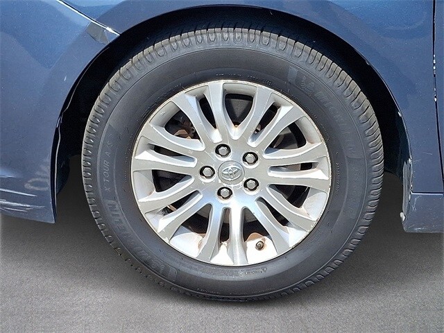 Thumbnail: 2014 Toyota Sienna - 7