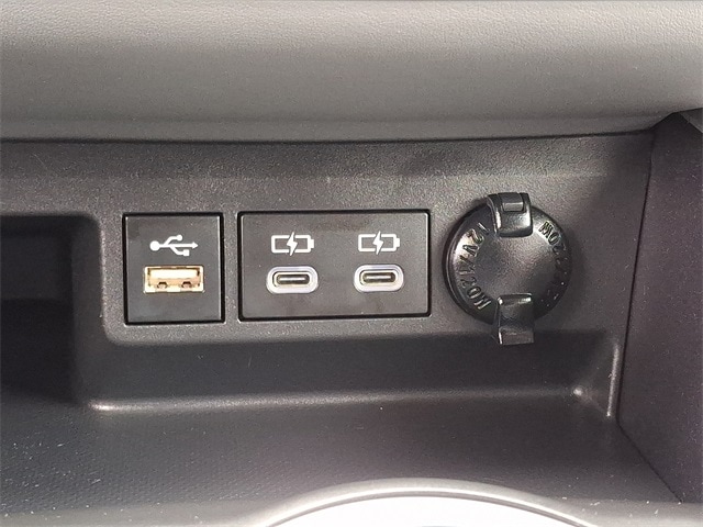 Thumbnail: 2023 Toyota Highlander - 26