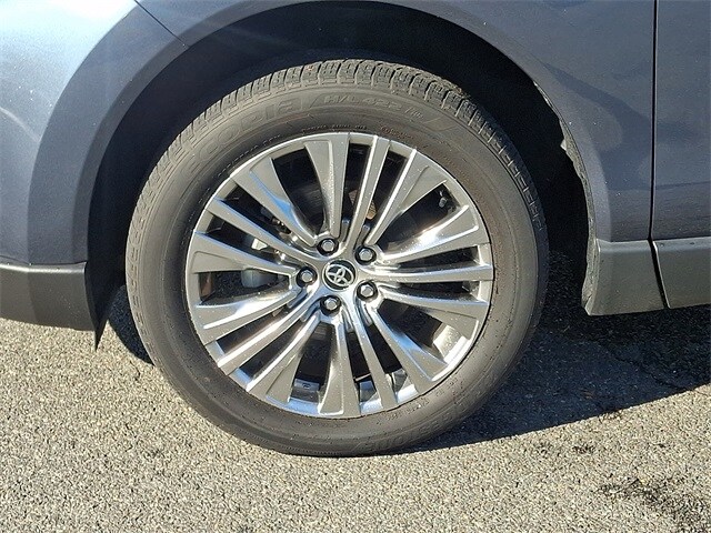 Thumbnail: 2024 Toyota Venza - 8