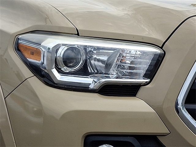 Thumbnail: 2018 Toyota Tacoma - 4