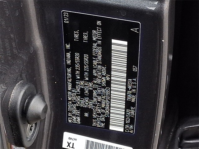 Thumbnail: 2023 Toyota Highlander - 31