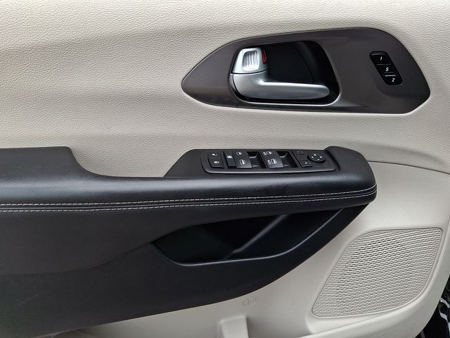 Thumbnail: 2024 Chrysler Pacifica - 13