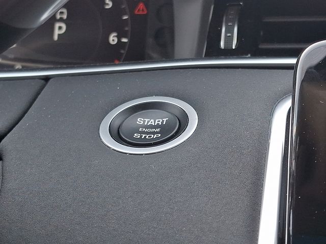 Thumbnail: 2020 Land Rover Range Rover Evoque - 24