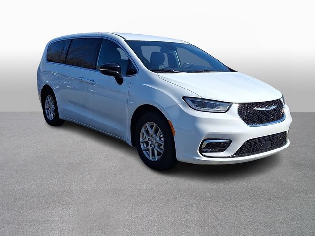 Thumbnail: 2025 Chrysler Pacifica - 3