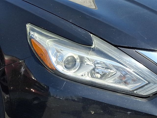 Thumbnail: 2017 Nissan Altima - 7