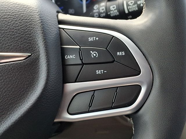 Thumbnail: 2023 Chrysler Voyager - 22