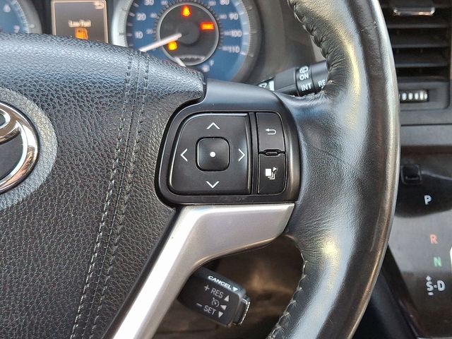 Thumbnail: 2017 Toyota Sienna - 24
