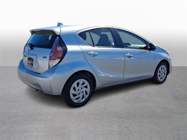 Thumbnail: 2016 Toyota Prius c - 4