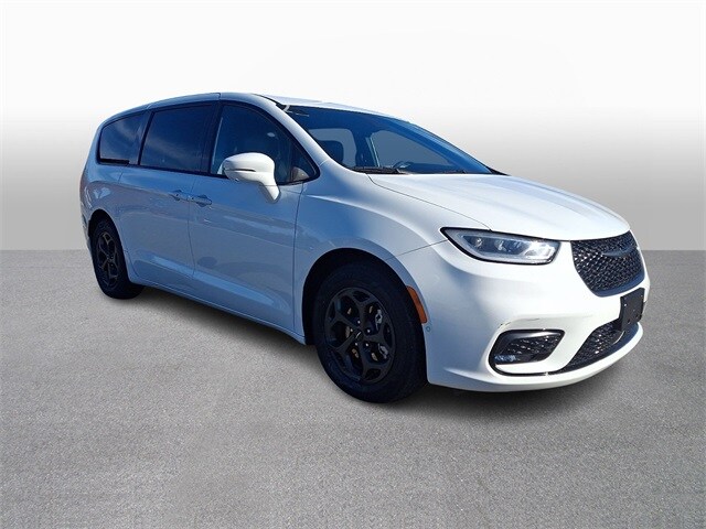 2022 Chrysler Pacifica Hybrid Touring L photo 3