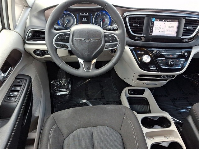 Thumbnail: 2023 Chrysler Voyager - 13