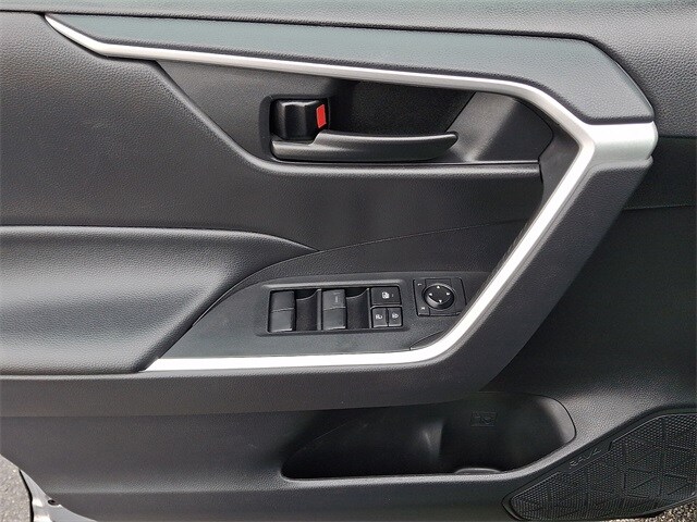 Thumbnail: 2021 Toyota RAV4 - 12