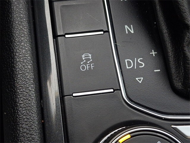 Thumbnail: 2018 Volkswagen Tiguan - 22