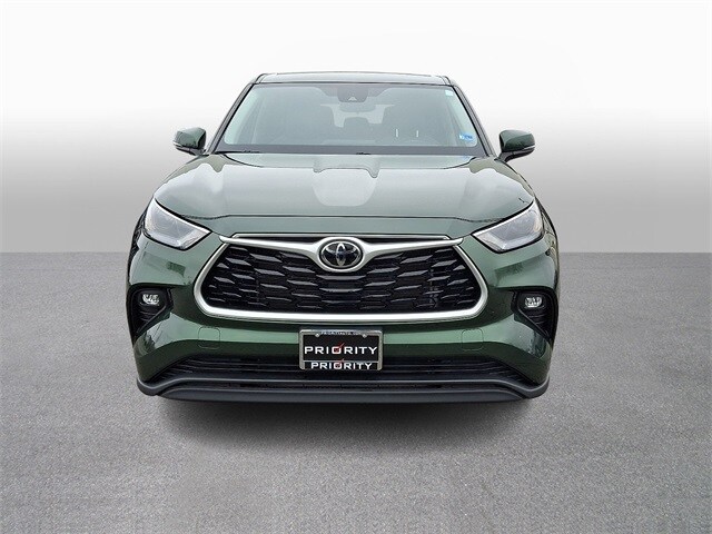 Thumbnail: 2023 Toyota Highlander - 2