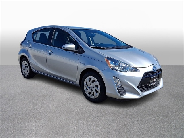 Thumbnail: 2016 Toyota Prius c - 3