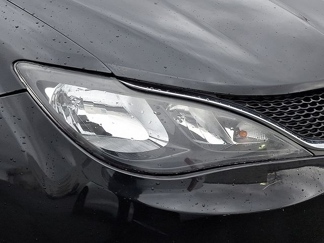 Thumbnail: 2023 Chrysler Voyager - 5