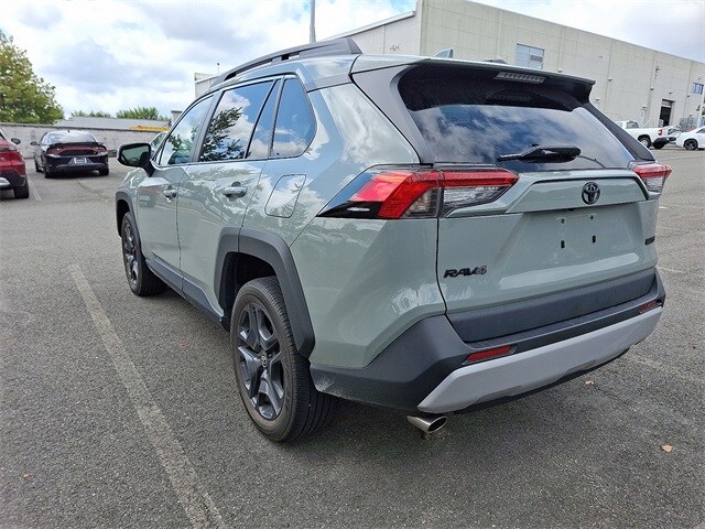 Thumbnail: 2022 Toyota RAV4 - 9
