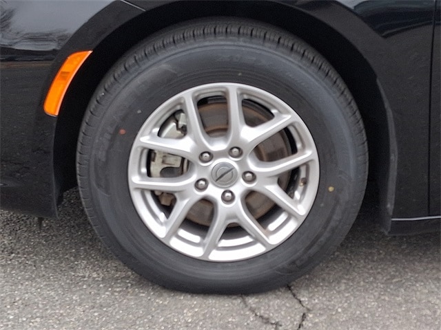 Thumbnail: 2025 Chrysler Pacifica - 8