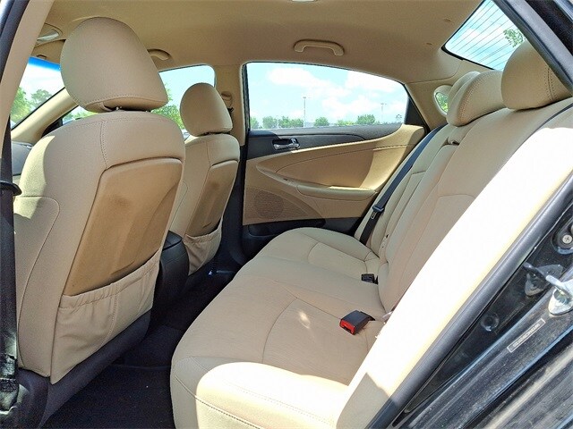 Thumbnail: 2011 Hyundai Sonata - 10
