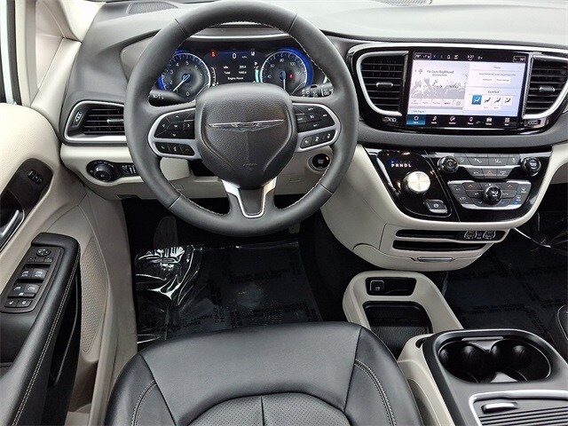 Thumbnail: 2024 Chrysler Pacifica - 12