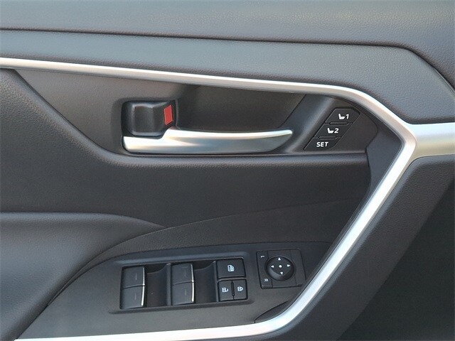 Thumbnail: 2025 Toyota RAV4 - 11