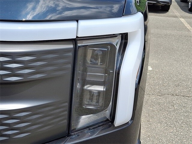 2022 Ford F-150 Lightning XLT 9