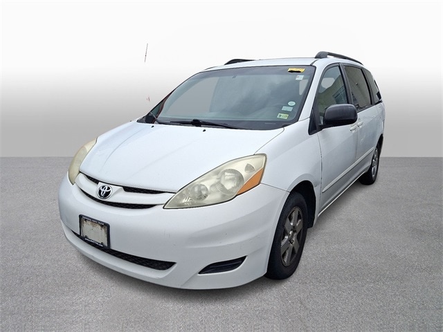 2007 Toyota Sienna LE Hero Image