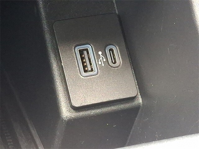 Thumbnail: 2022 Ford Edge - 17