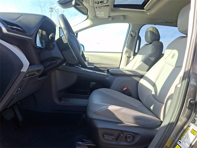 Thumbnail: 2023 Toyota Sienna - 14