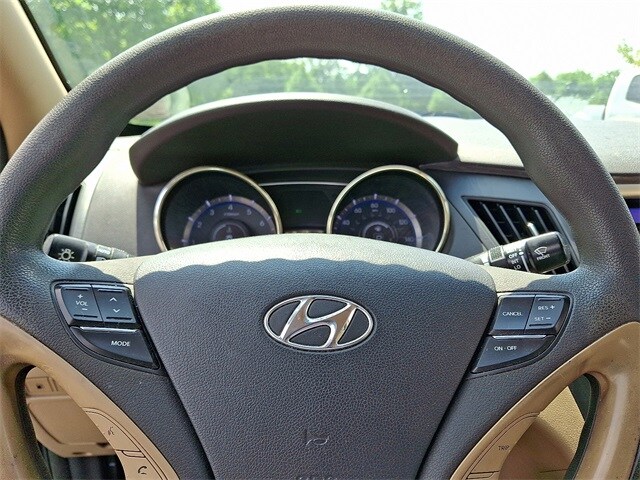 Thumbnail: 2011 Hyundai Sonata - 17