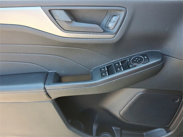 Thumbnail: 2023 Ford Escape - 9