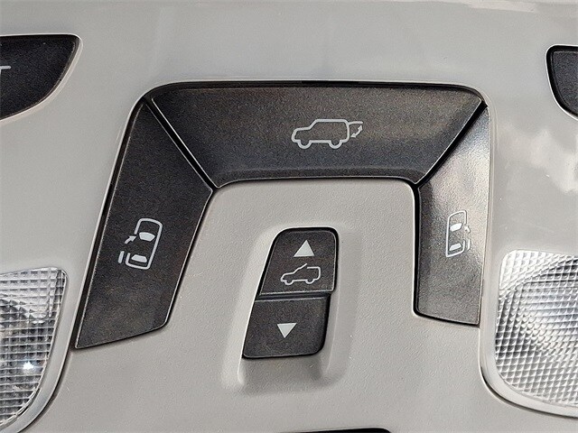 Thumbnail: 2014 Toyota Sienna - 20