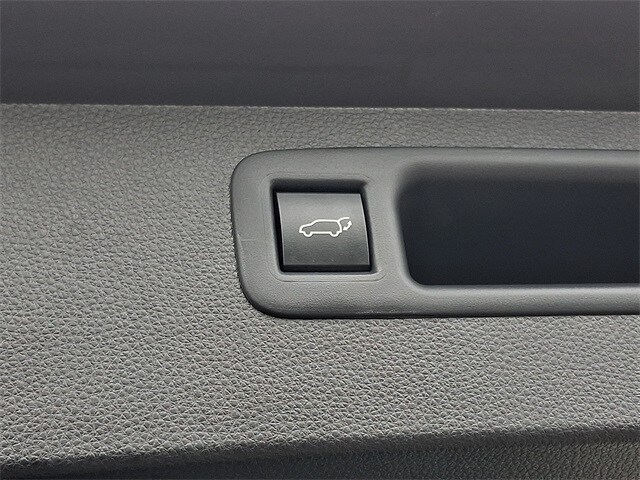 Thumbnail: 2023 Toyota Highlander - 31