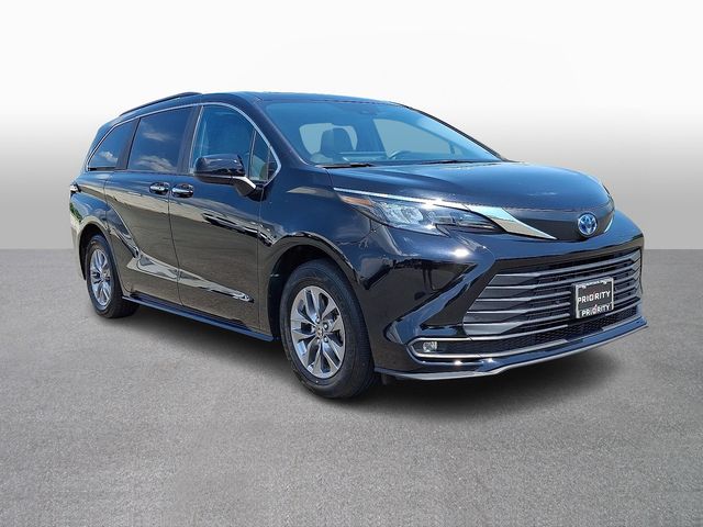 Thumbnail: 2025 Toyota Sienna - 3