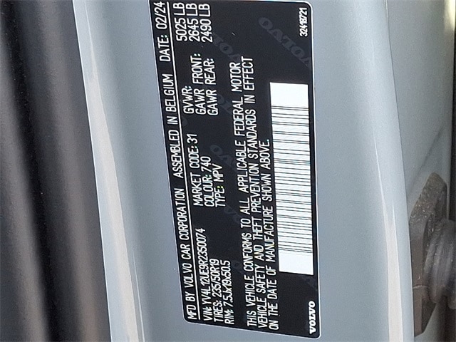 Thumbnail: 2024 Volvo XC40 - 23