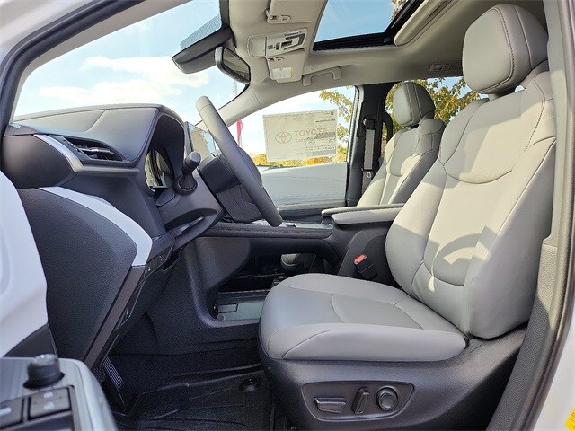 Thumbnail: 2025 Toyota Sienna - 12
