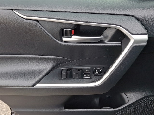 Thumbnail: 2019 Toyota RAV4 - 12