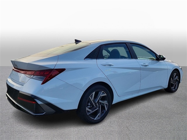 Thumbnail: 2025 Hyundai Elantra - 4