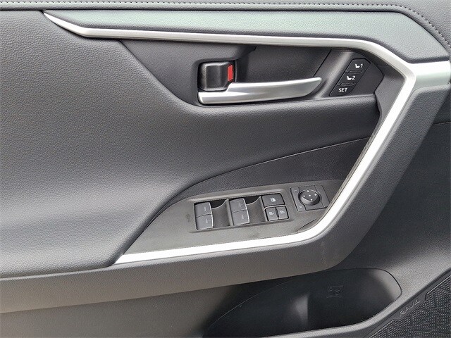 Thumbnail: 2025 Toyota RAV4 - 10