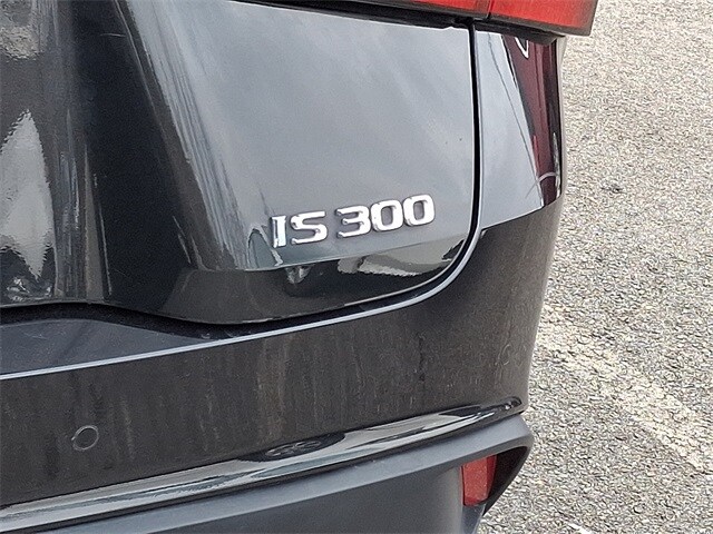 Thumbnail: 2022 Lexus IS - 10