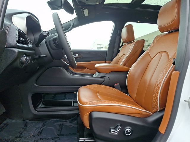 Thumbnail: 2024 Chrysler Pacifica - 15