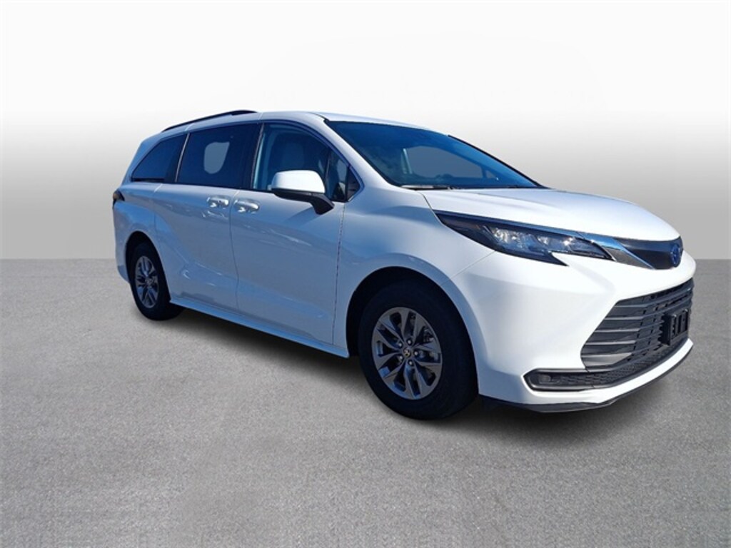 Used 2022 Toyota Sienna LE Minivan/Van