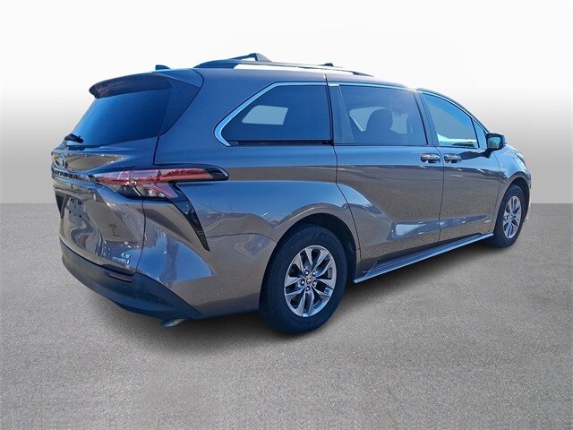 Thumbnail: 2021 Toyota Sienna - 4
