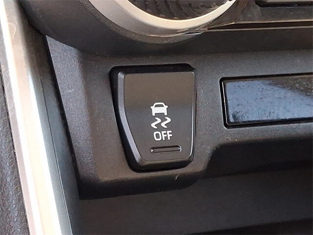 Thumbnail: 2019 Toyota RAV4 - 25