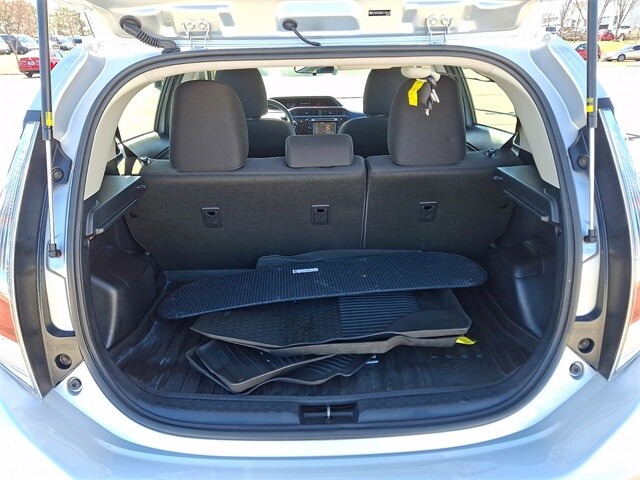 Thumbnail: 2016 Toyota Prius c - 28