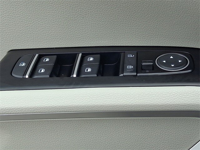 Thumbnail: 2023 Kia Soul - 25