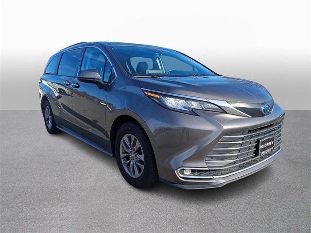 Thumbnail: 2023 Toyota Sienna - 3