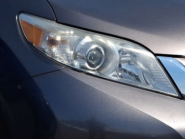 Thumbnail: 2015 Toyota Sienna - 8