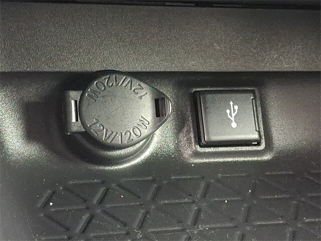 Thumbnail: 2021 Toyota RAV4 - 23