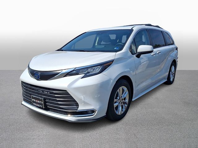 Thumbnail: 2022 Toyota Sienna - 1